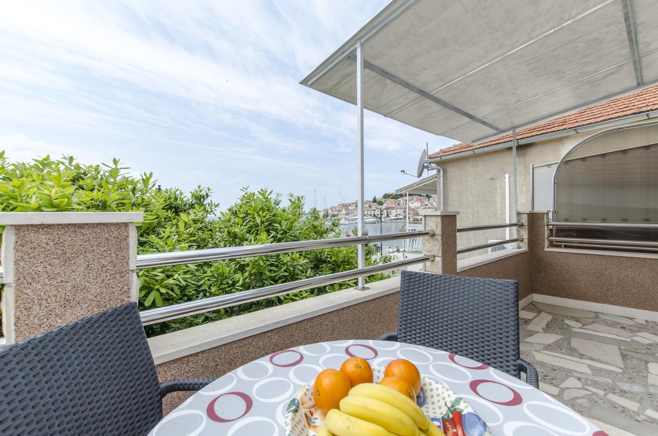 Apartment Danijela Примоштен Екстер'єр фото