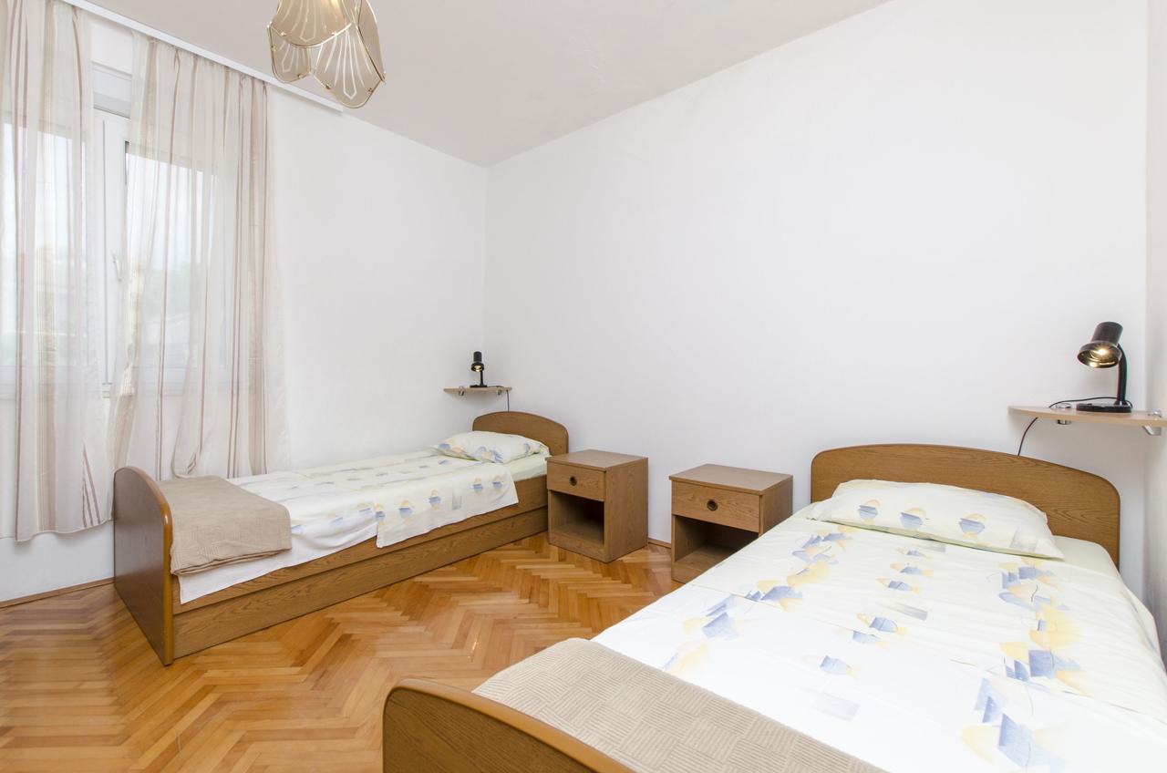 Apartment Danijela Примоштен Екстер'єр фото
